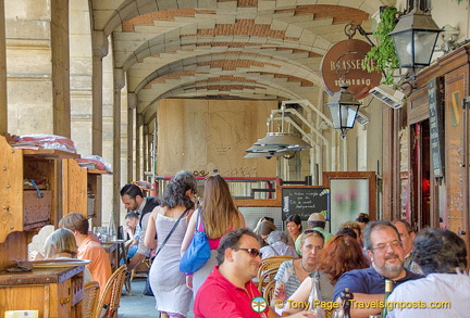 Brasserie at the Place des Vosges pavillion